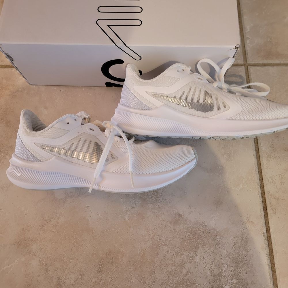 Nike White Sneakers with Silver Details - Picture 5 of 11